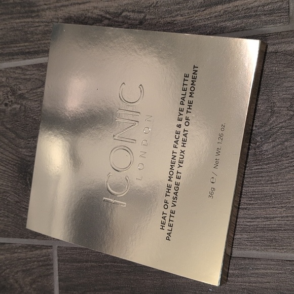 NEW Iconic Heat of The Moment Face & Eye powder palette - Picture 5 of 7